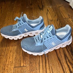 On cloud tennis shoes